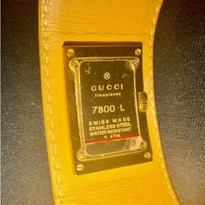 Authentic GUCCI leather bangle watch /  7800L